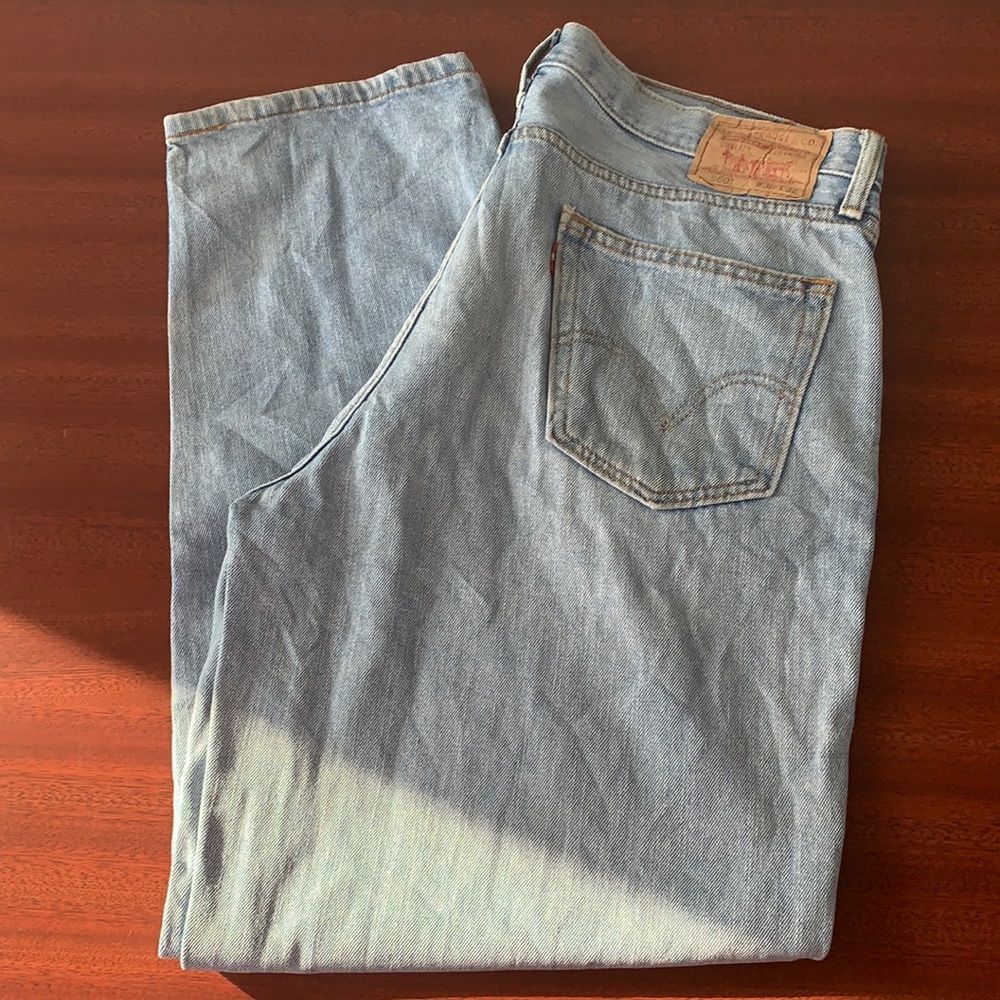 Vintage men’s 560 Levi’s mom jeans